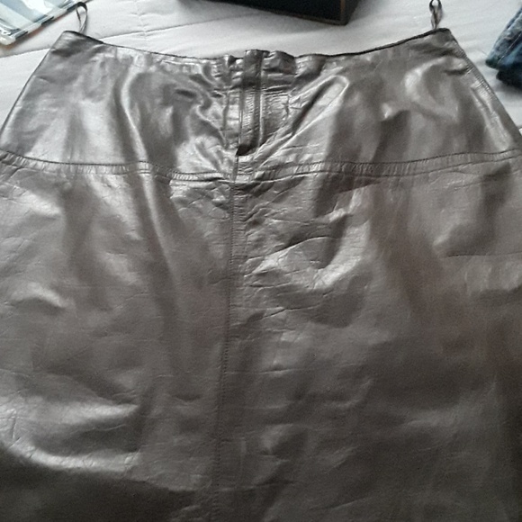 Banana Republic Dresses & Skirts - Banana Republic really soft leather skirt 💚